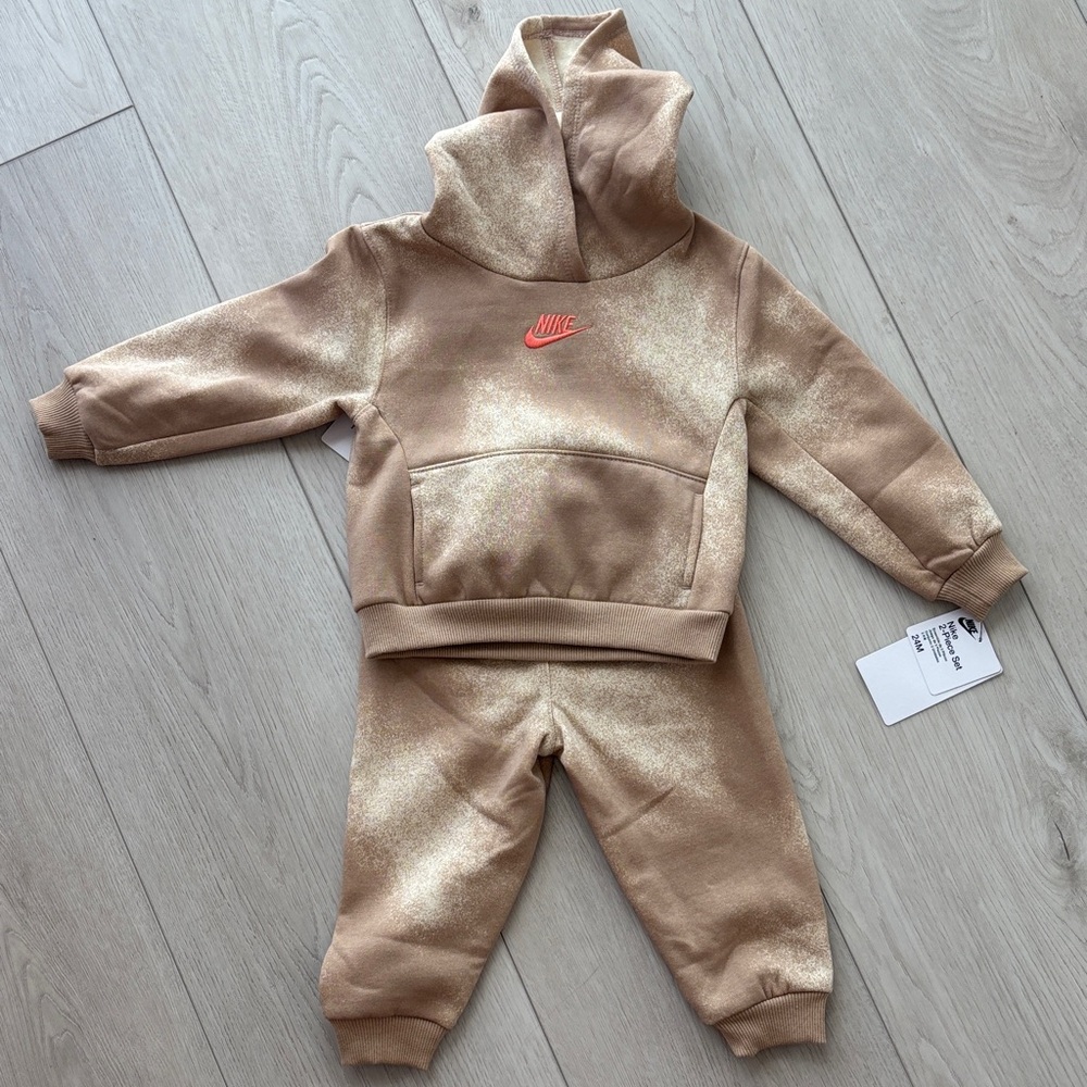 Nike Beige and Metallic Tracksuit
